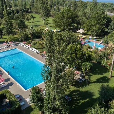 Apulia Club מלון 4*
